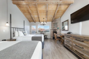 Sky Ranch Lodge
